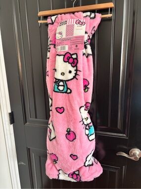Hello Kitty Pink Plush Ultra Fine Faux  Fur Throw with Heart & Apple Print